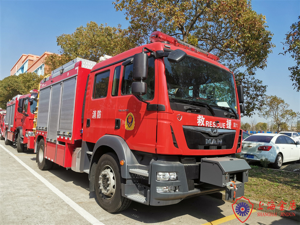 290HP 6 Seats Emergency Rescue Vehicle With 100 Set Fire And Rescue Equipment
